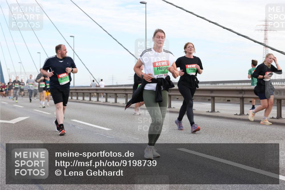 03.10.2025 - Köhlbrandbrückenlauf Lena Gebhardt http://msf.ph/oto/9198739 03.10.2025 15:35:46 Position 1 8207, 8135 meine-sportfotos.de