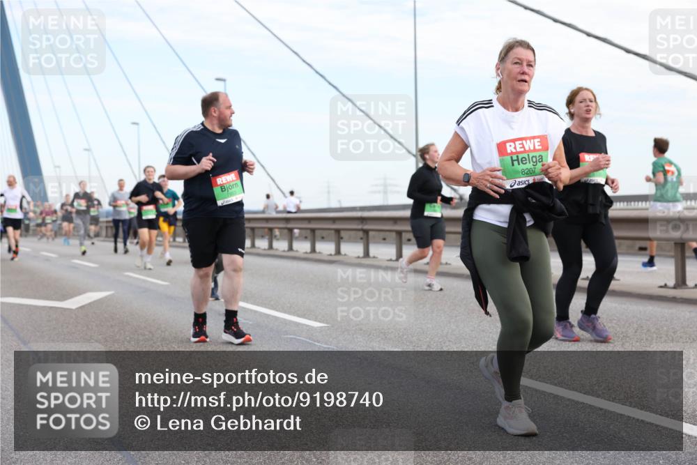 03.10.2025 - Köhlbrandbrückenlauf Lena Gebhardt http://msf.ph/oto/9198740 03.10.2025 15:35:46 Position 1 8207 meine-sportfotos.de