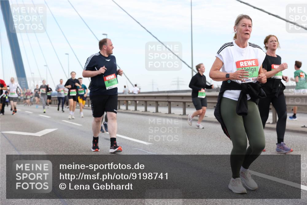 03.10.2025 - Köhlbrandbrückenlauf Lena Gebhardt http://msf.ph/oto/9198741 03.10.2025 15:35:46 Position 1 207 meine-sportfotos.de