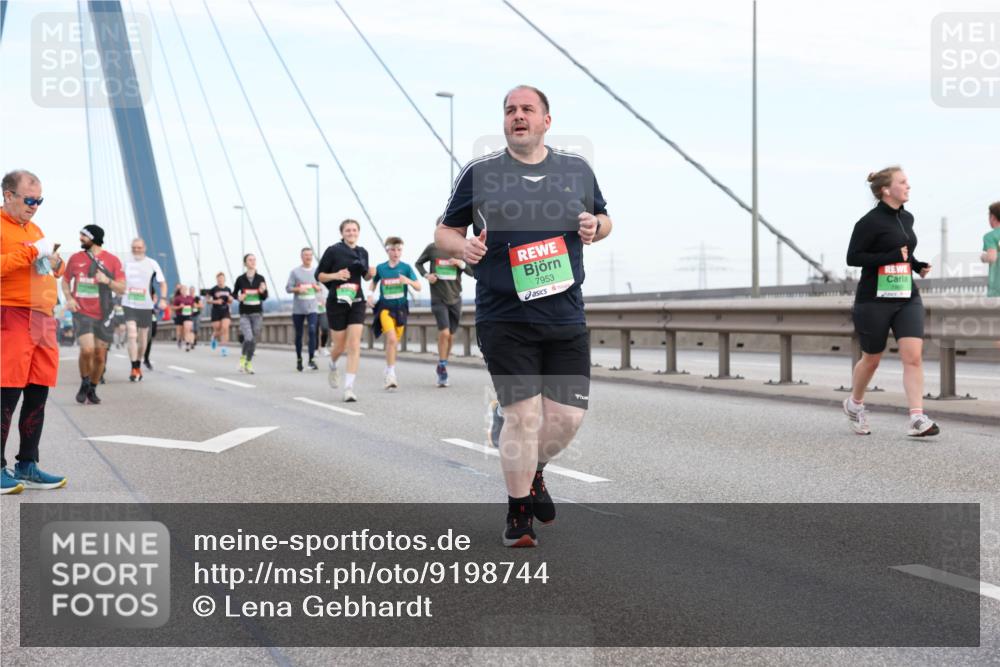 03.10.2025 - Köhlbrandbrückenlauf Lena Gebhardt http://msf.ph/oto/9198744 03.10.2025 15:35:47 Position 1 7953 meine-sportfotos.de