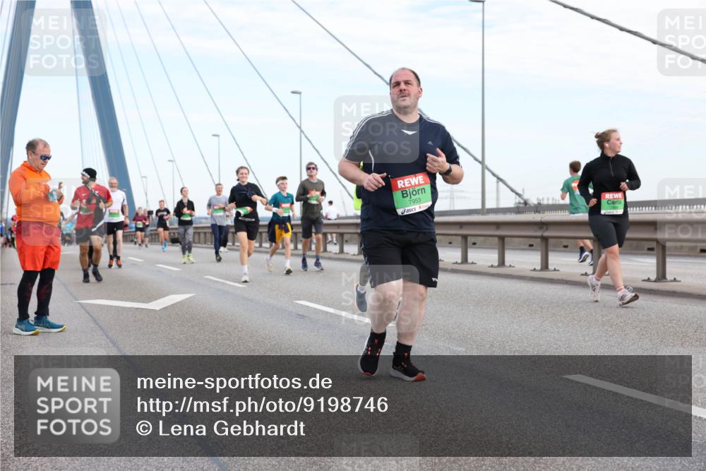 03.10.2025 - Köhlbrandbrückenlauf Lena Gebhardt http://msf.ph/oto/9198746 03.10.2025 15:35:47 Position 1 7953 meine-sportfotos.de