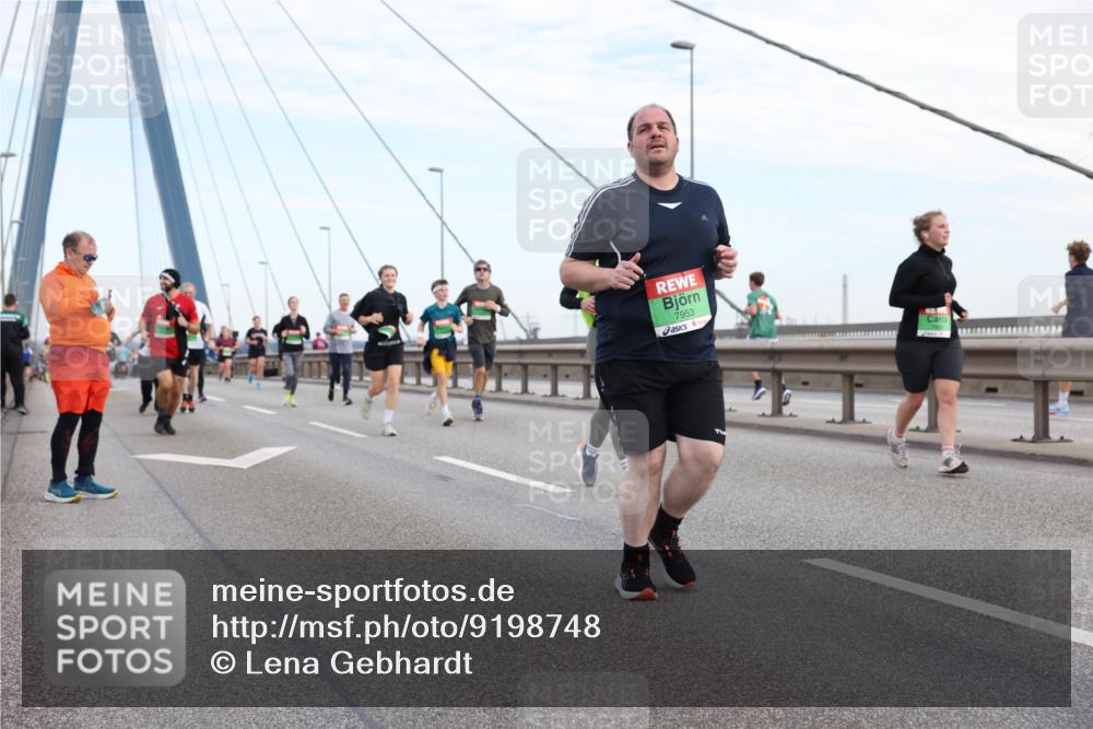 03.10.2025 - Köhlbrandbrückenlauf Lena Gebhardt http://msf.ph/oto/9198748 03.10.2025 15:35:47 Position 1 7953 meine-sportfotos.de
