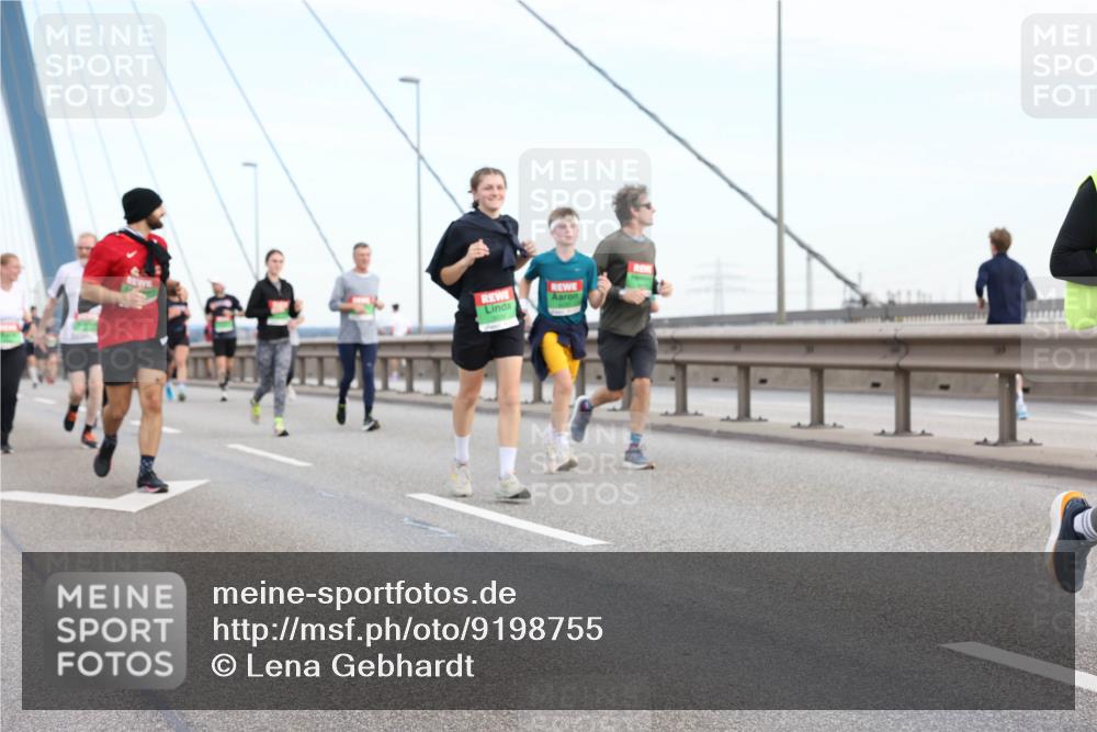 03.10.2025 - Köhlbrandbrückenlauf Lena Gebhardt http://msf.ph/oto/9198755 03.10.2025 15:35:49 Position 1  meine-sportfotos.de