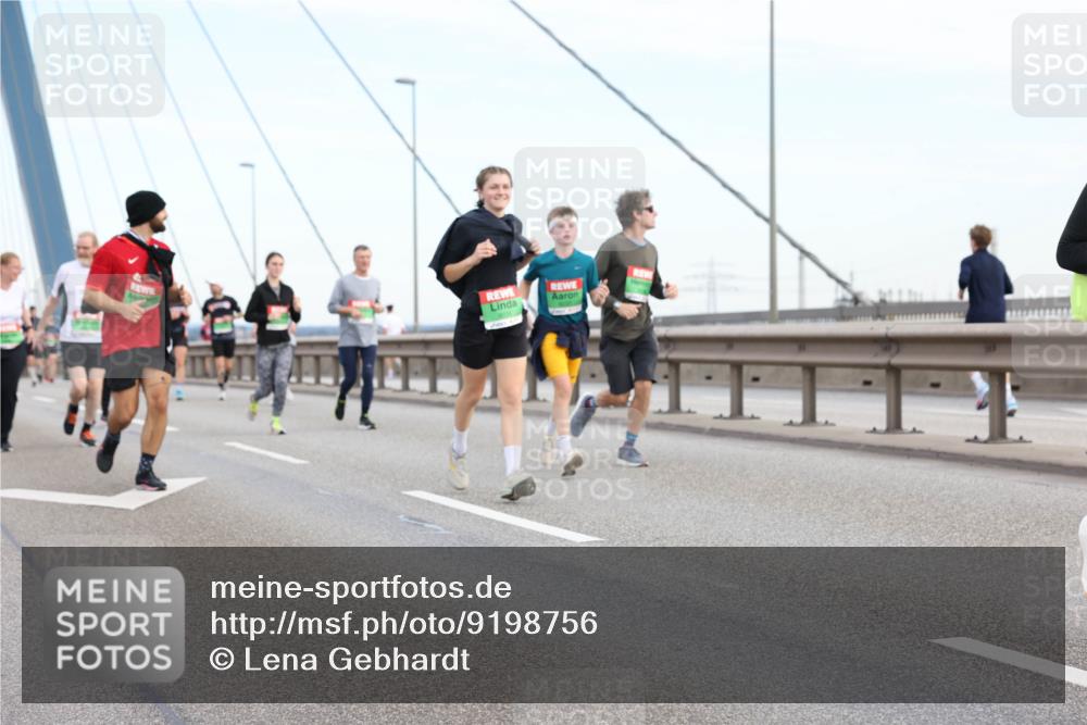 03.10.2025 - Köhlbrandbrückenlauf Lena Gebhardt http://msf.ph/oto/9198756 03.10.2025 15:35:49 Position 1  meine-sportfotos.de