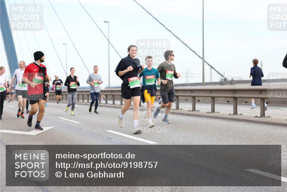 03.10.2025 - Köhlbrandbrückenlauf Lena Gebhardt http://msf.ph/oto/9198757 03.10.2025 15:35:49 Position 1  meine-sportfotos.de