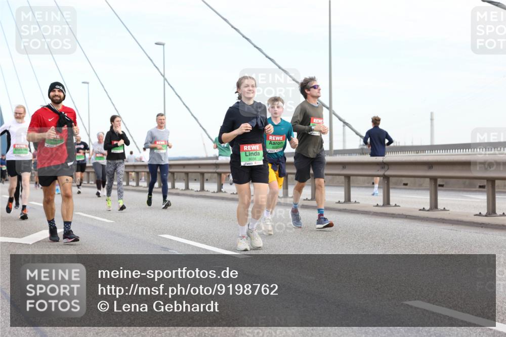 03.10.2025 - Köhlbrandbrückenlauf Lena Gebhardt http://msf.ph/oto/9198762 03.10.2025 15:35:49 Position 1 8034 meine-sportfotos.de