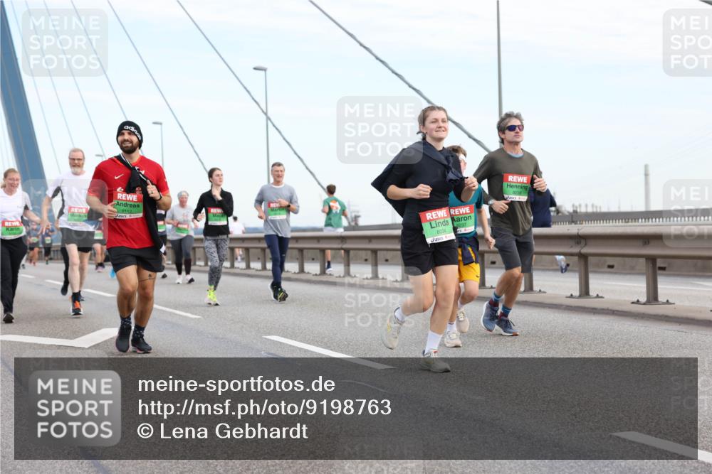 03.10.2025 - Köhlbrandbrückenlauf Lena Gebhardt http://msf.ph/oto/9198763 03.10.2025 15:35:50 Position 1 9112, 8034, 8238 meine-sportfotos.de