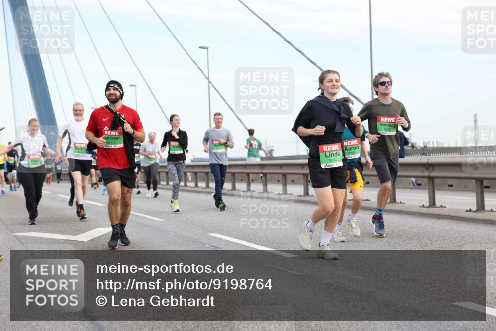 03.10.2025 - Köhlbrandbrückenlauf Lena Gebhardt http://msf.ph/oto/9198764 03.10.2025 15:35:50 Position 1 60, 9112, 8237, 8034, 8238 meine-sportfotos.de