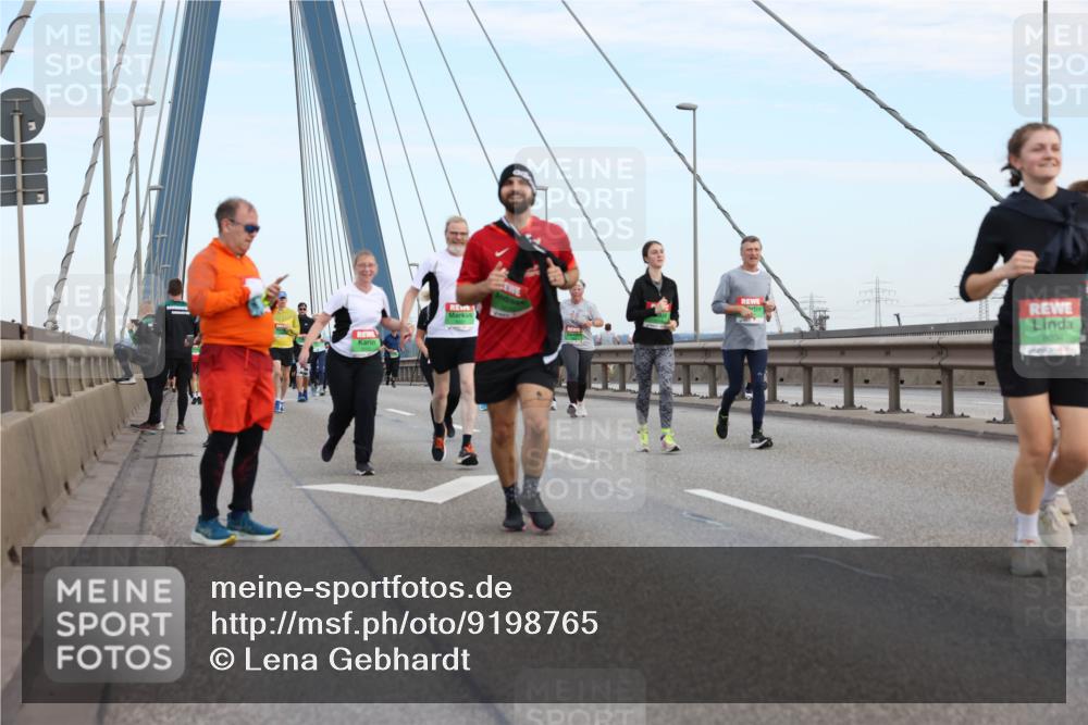 03.10.2025 - Köhlbrandbrückenlauf Lena Gebhardt http://msf.ph/oto/9198765 03.10.2025 15:35:50 Position 1 8034 meine-sportfotos.de