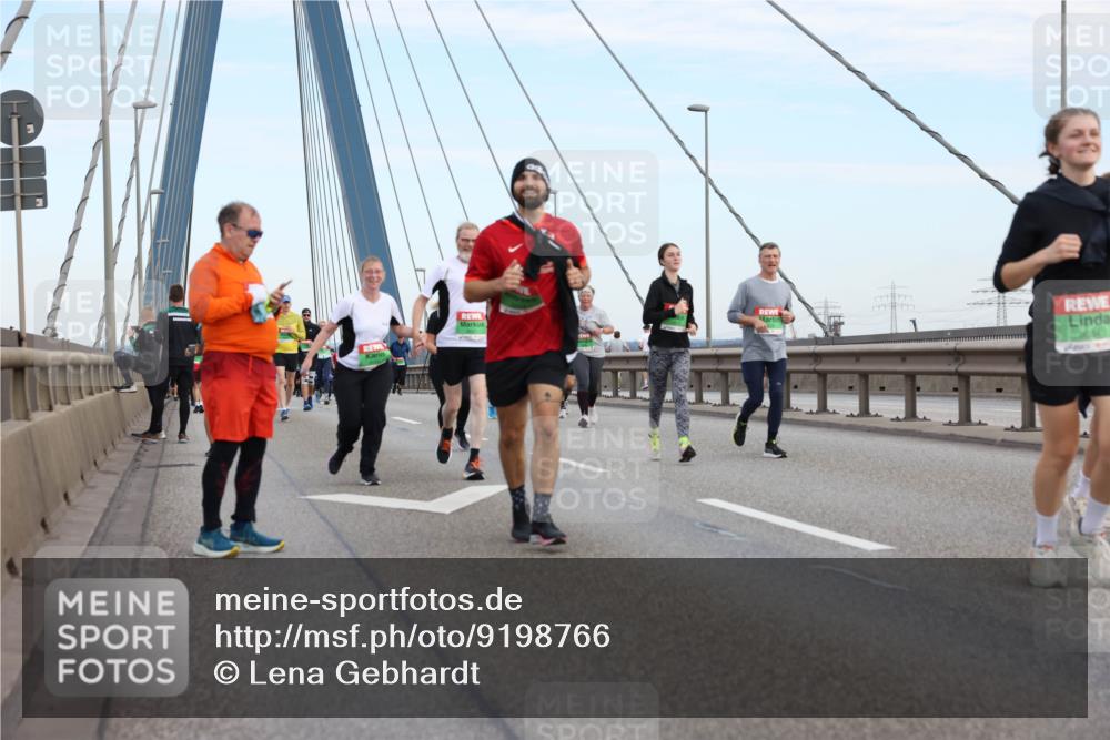 03.10.2025 - Köhlbrandbrückenlauf Lena Gebhardt http://msf.ph/oto/9198766 03.10.2025 15:35:50 Position 1 51, 8034 meine-sportfotos.de