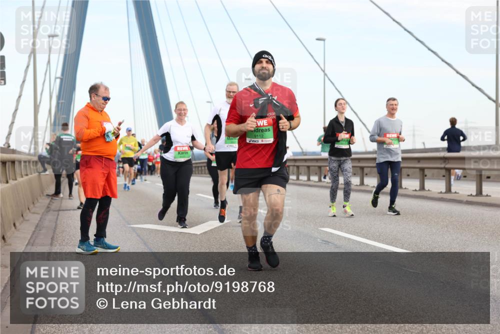 03.10.2025 - Köhlbrandbrückenlauf Lena Gebhardt http://msf.ph/oto/9198768 03.10.2025 15:35:51 Position 1 9112 meine-sportfotos.de