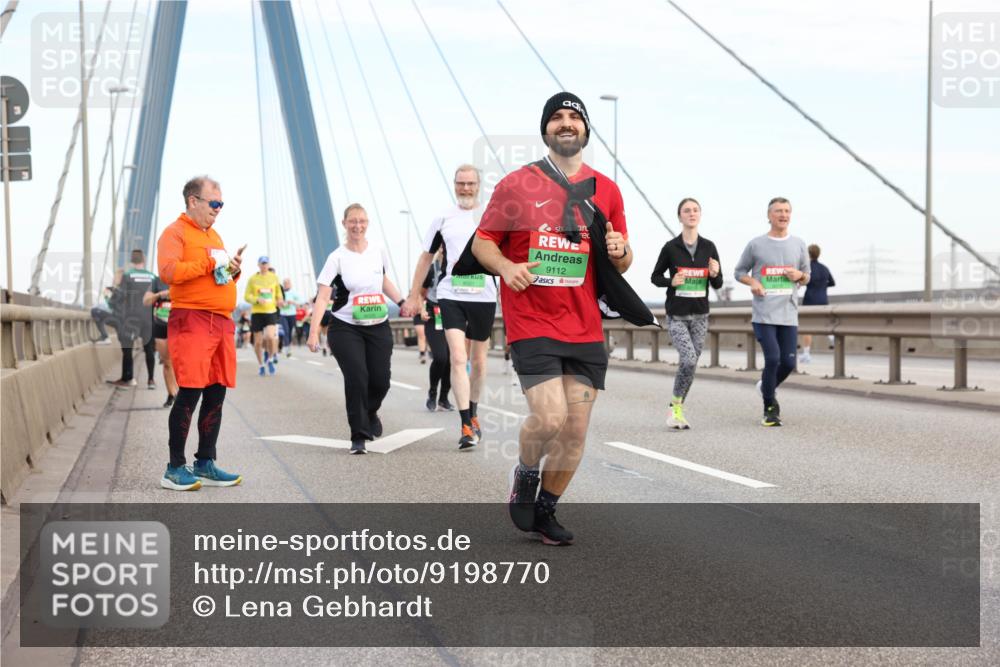 03.10.2025 - Köhlbrandbrückenlauf Lena Gebhardt http://msf.ph/oto/9198770 03.10.2025 15:35:51 Position 1 9112 meine-sportfotos.de