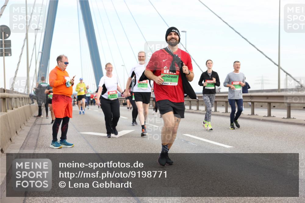 03.10.2025 - Köhlbrandbrückenlauf Lena Gebhardt http://msf.ph/oto/9198771 03.10.2025 15:35:51 Position 1 9112, 8021 meine-sportfotos.de