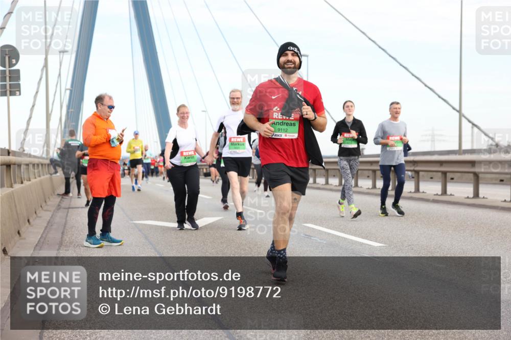 03.10.2025 - Köhlbrandbrückenlauf Lena Gebhardt http://msf.ph/oto/9198772 03.10.2025 15:35:51 Position 1 9112, 8021 meine-sportfotos.de