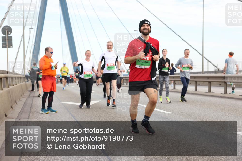 03.10.2025 - Köhlbrandbrückenlauf Lena Gebhardt http://msf.ph/oto/9198773 03.10.2025 15:35:52 Position 1 9112 meine-sportfotos.de