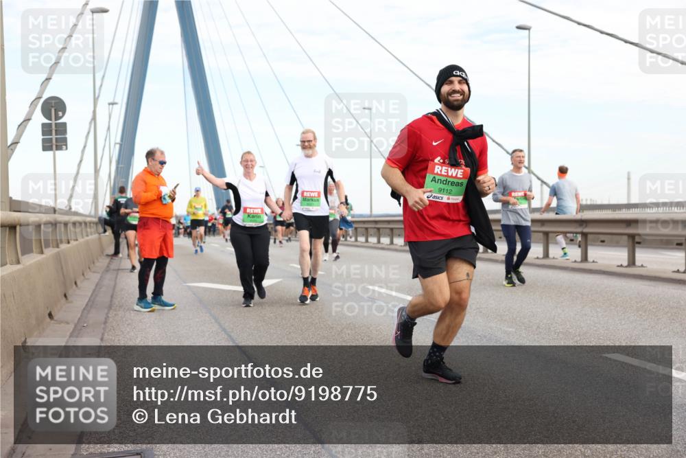 03.10.2025 - Köhlbrandbrückenlauf Lena Gebhardt http://msf.ph/oto/9198775 03.10.2025 15:35:52 Position 1 9112 meine-sportfotos.de