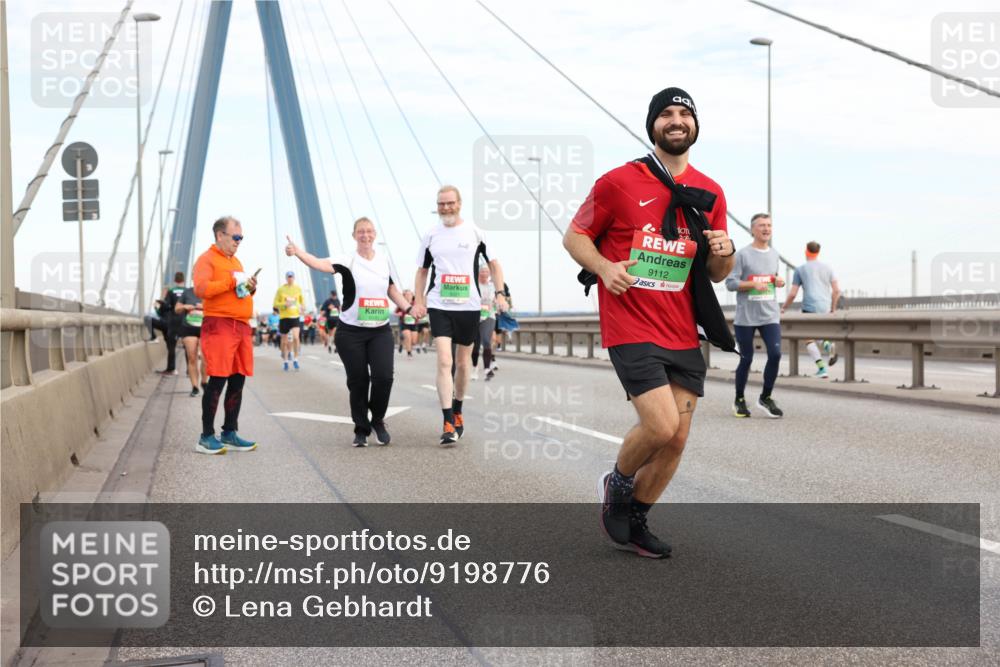 03.10.2025 - Köhlbrandbrückenlauf Lena Gebhardt http://msf.ph/oto/9198776 03.10.2025 15:35:52 Position 1 9112 meine-sportfotos.de