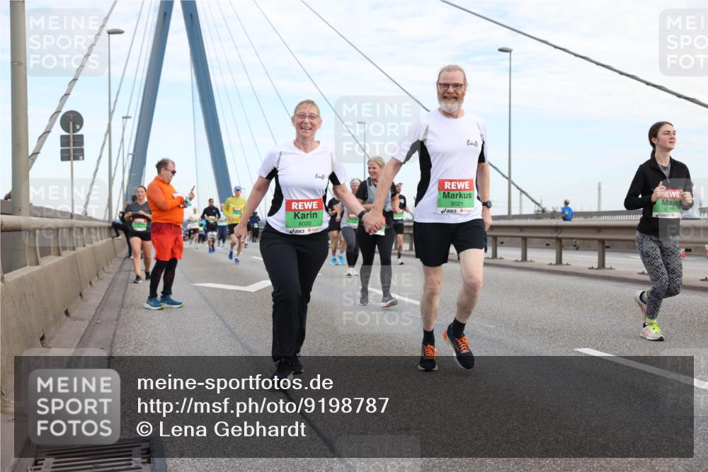 03.10.2025 - Köhlbrandbrückenlauf Lena Gebhardt http://msf.ph/oto/9198787 03.10.2025 15:35:54 Position 1 8020, 8021, 8218 meine-sportfotos.de
