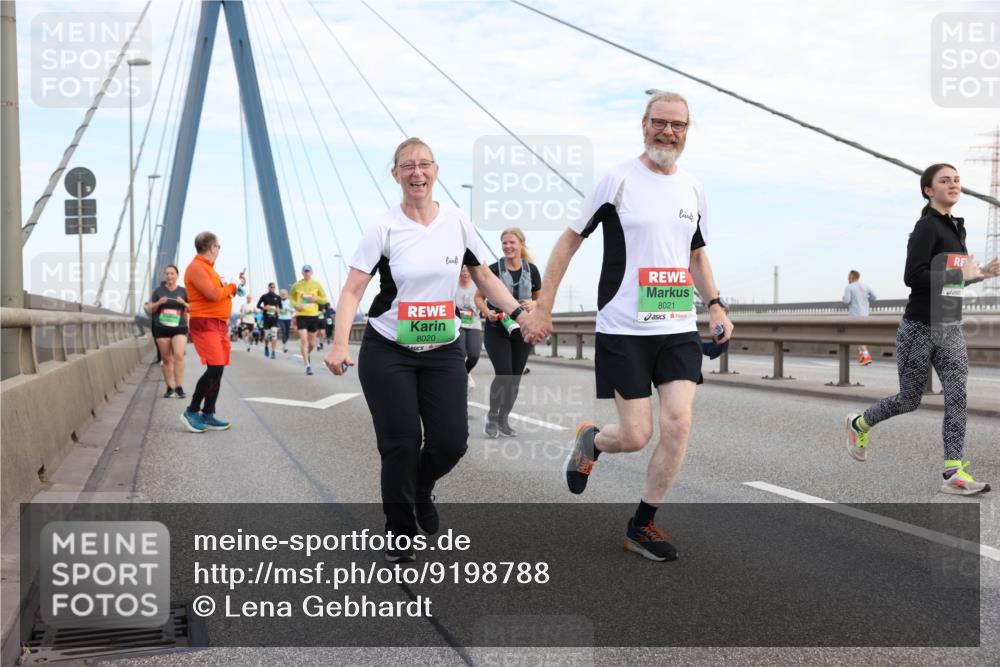 03.10.2025 - Köhlbrandbrückenlauf Lena Gebhardt http://msf.ph/oto/9198788 03.10.2025 15:35:54 Position 1 8021, 8020 meine-sportfotos.de