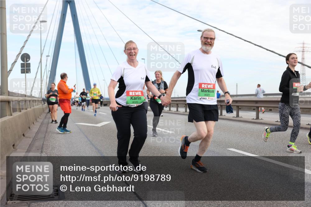 03.10.2025 - Köhlbrandbrückenlauf Lena Gebhardt http://msf.ph/oto/9198789 03.10.2025 15:35:54 Position 1 8020, 8021 meine-sportfotos.de