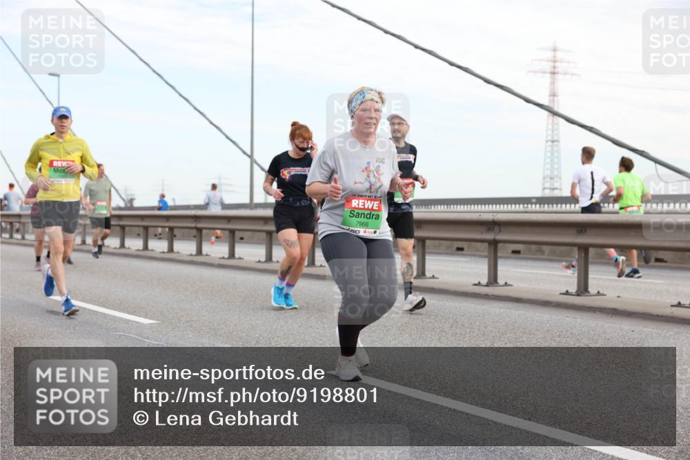03.10.2025 - Köhlbrandbrückenlauf Lena Gebhardt http://msf.ph/oto/9198801 03.10.2025 15:35:57 Position 1 33, 7966 meine-sportfotos.de