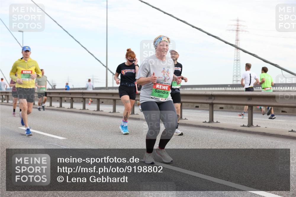 03.10.2025 - Köhlbrandbrückenlauf Lena Gebhardt http://msf.ph/oto/9198802 03.10.2025 15:35:57 Position 1 33, 7966 meine-sportfotos.de