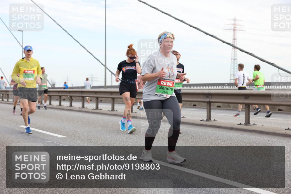 03.10.2025 - Köhlbrandbrückenlauf Lena Gebhardt http://msf.ph/oto/9198803 03.10.2025 15:35:57 Position 1 33, 7966 meine-sportfotos.de