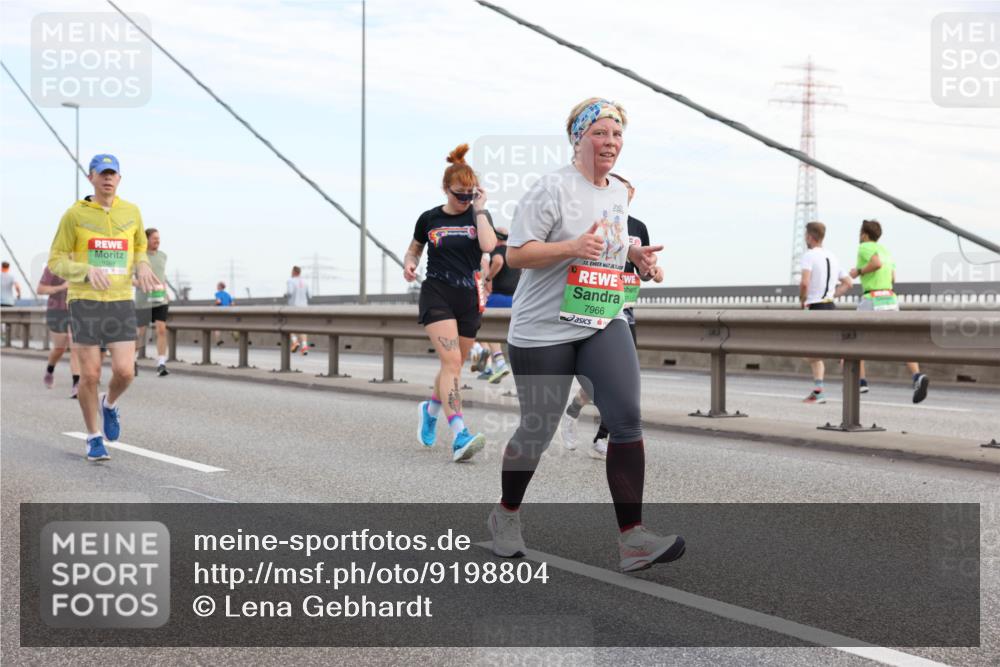 03.10.2025 - Köhlbrandbrückenlauf Lena Gebhardt http://msf.ph/oto/9198804 03.10.2025 15:35:57 Position 1 33, 7966 meine-sportfotos.de