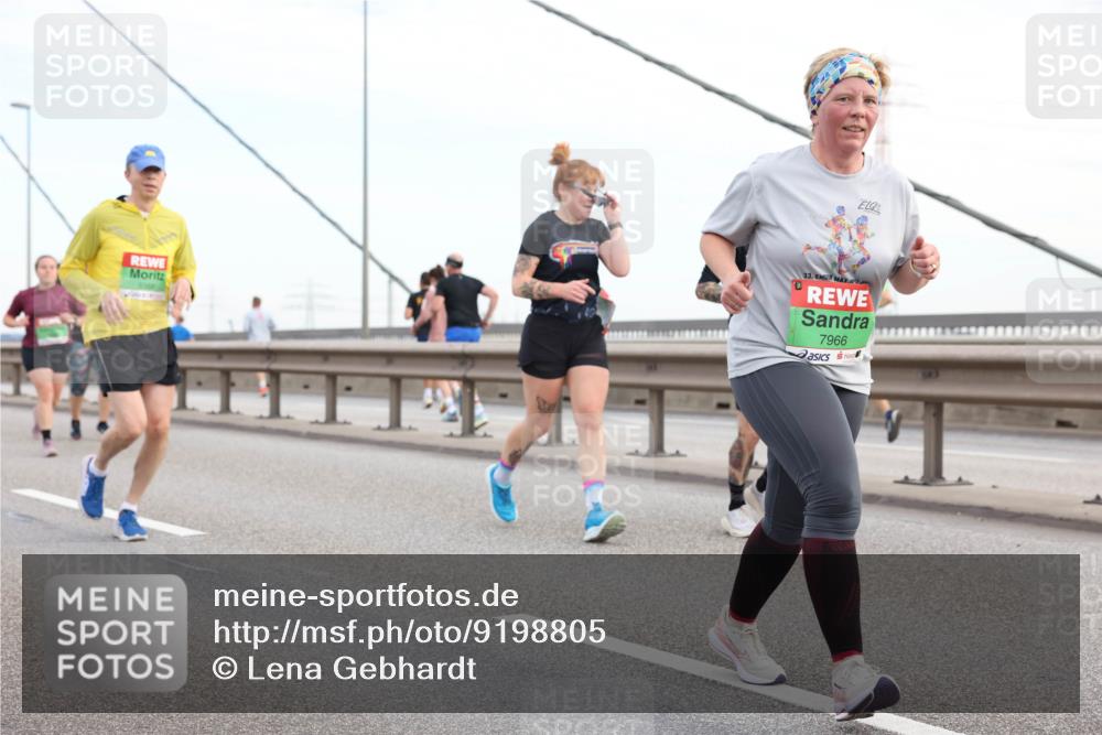 03.10.2025 - Köhlbrandbrückenlauf Lena Gebhardt http://msf.ph/oto/9198805 03.10.2025 15:35:58 Position 1 33, 7966 meine-sportfotos.de