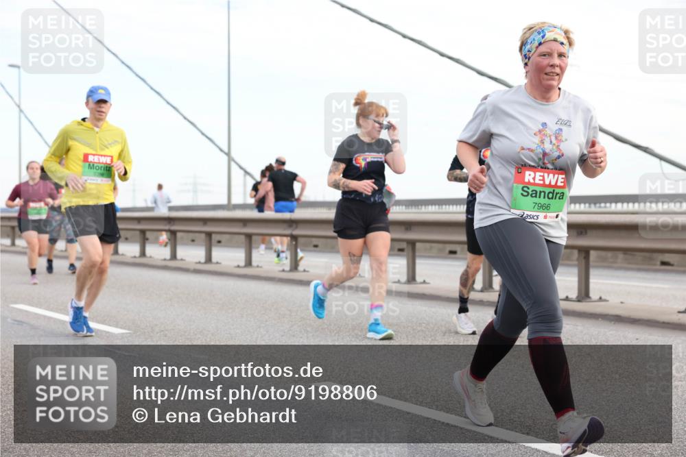 03.10.2025 - Köhlbrandbrückenlauf Lena Gebhardt http://msf.ph/oto/9198806 03.10.2025 15:35:58 Position 1 33, 7966 meine-sportfotos.de