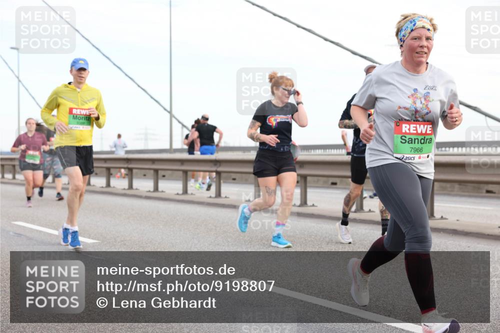 03.10.2025 - Köhlbrandbrückenlauf Lena Gebhardt http://msf.ph/oto/9198807 03.10.2025 15:35:58 Position 1 33, 7966 meine-sportfotos.de