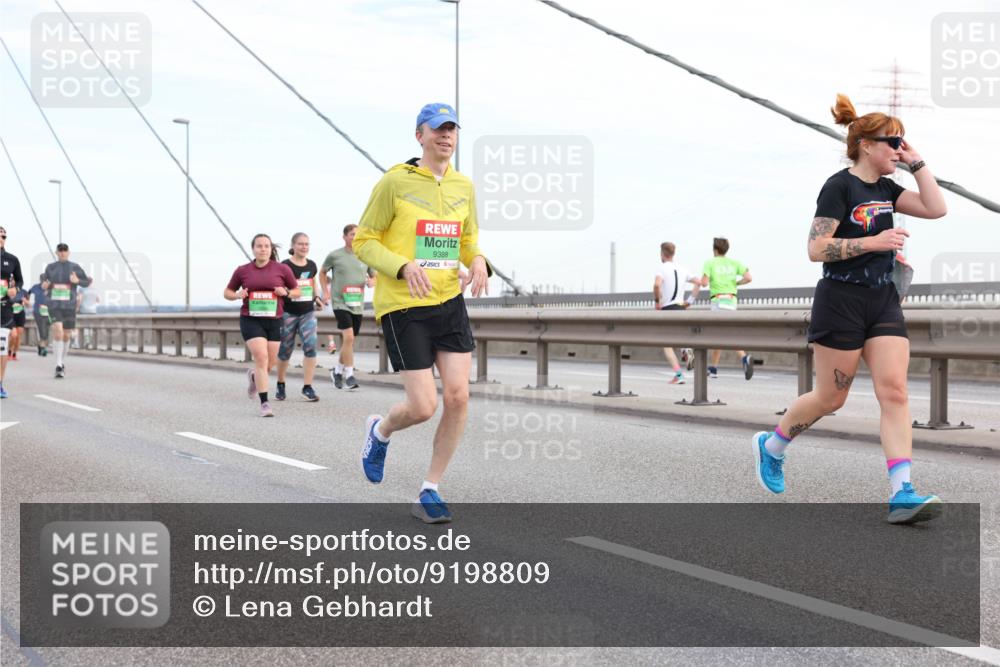 03.10.2025 - Köhlbrandbrückenlauf Lena Gebhardt http://msf.ph/oto/9198809 03.10.2025 15:35:58 Position 1 9388 meine-sportfotos.de