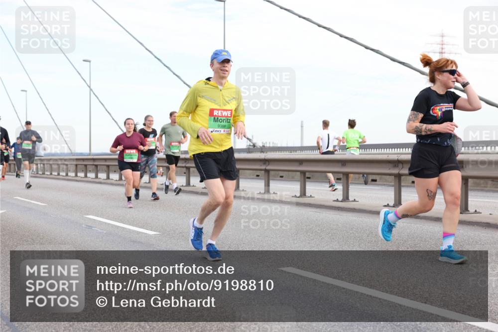 03.10.2025 - Köhlbrandbrückenlauf Lena Gebhardt http://msf.ph/oto/9198810 03.10.2025 15:35:58 Position 1 9388 meine-sportfotos.de
