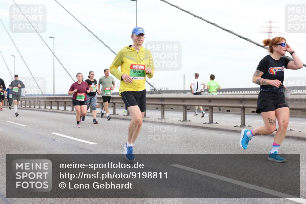 03.10.2025 - Köhlbrandbrückenlauf Lena Gebhardt http://msf.ph/oto/9198811 03.10.2025 15:35:59 Position 1 9388 meine-sportfotos.de