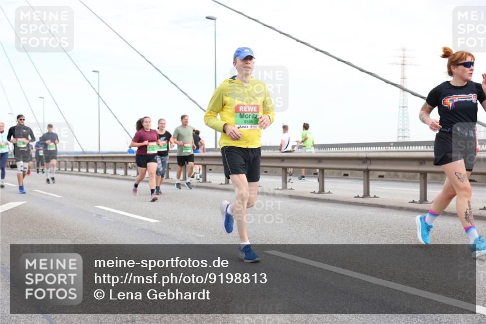 03.10.2025 - Köhlbrandbrückenlauf Lena Gebhardt http://msf.ph/oto/9198813 03.10.2025 15:35:59 Position 1 9388 meine-sportfotos.de