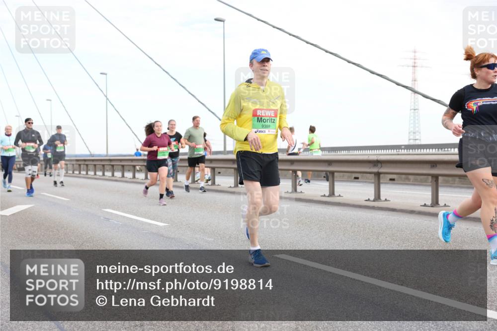 03.10.2025 - Köhlbrandbrückenlauf Lena Gebhardt http://msf.ph/oto/9198814 03.10.2025 15:35:59 Position 1 9388 meine-sportfotos.de