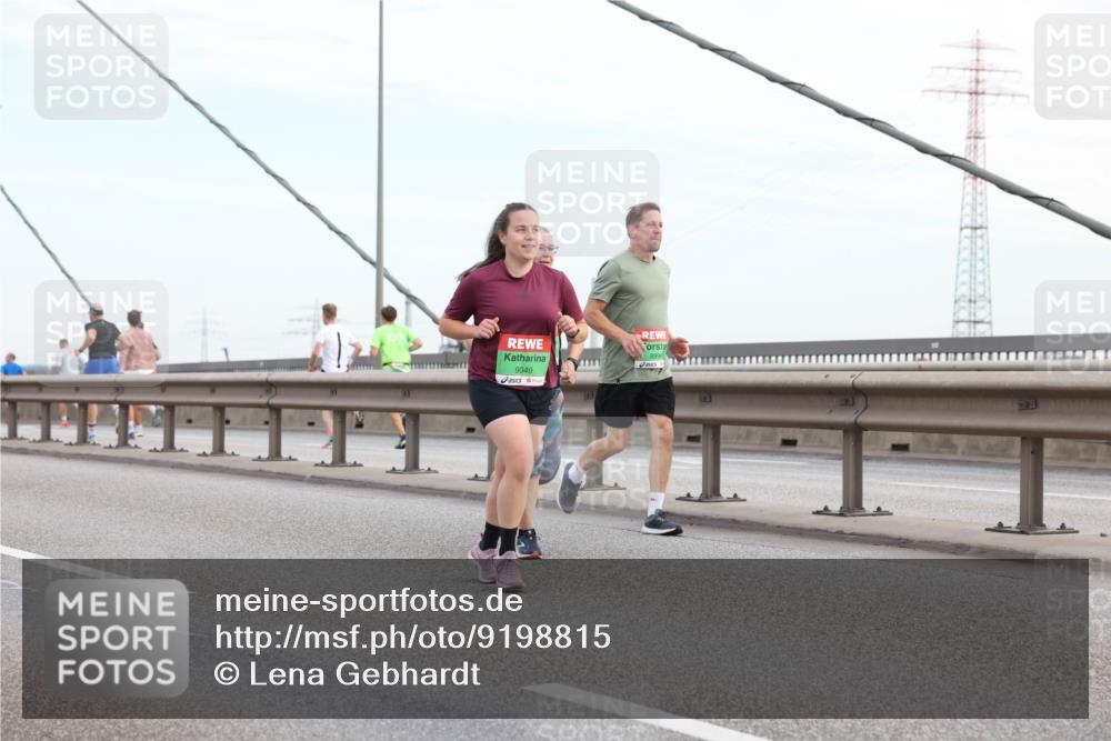 03.10.2025 - Köhlbrandbrückenlauf Lena Gebhardt http://msf.ph/oto/9198815 03.10.2025 15:36:00 Position 1 8996, 9049 meine-sportfotos.de
