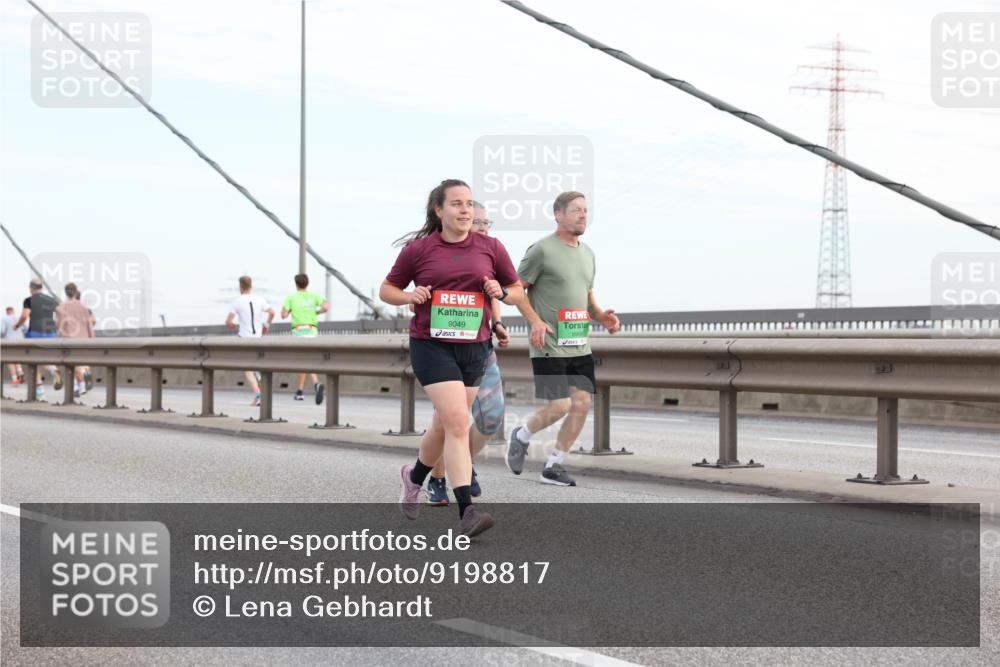 03.10.2025 - Köhlbrandbrückenlauf Lena Gebhardt http://msf.ph/oto/9198817 03.10.2025 15:36:01 Position 1 9049 meine-sportfotos.de