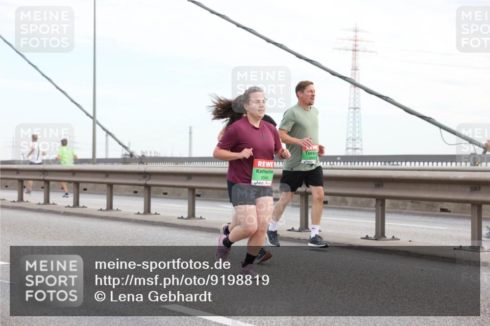 03.10.2025 - Köhlbrandbrückenlauf Lena Gebhardt http://msf.ph/oto/9198819 03.10.2025 15:36:01 Position 1 9049 meine-sportfotos.de