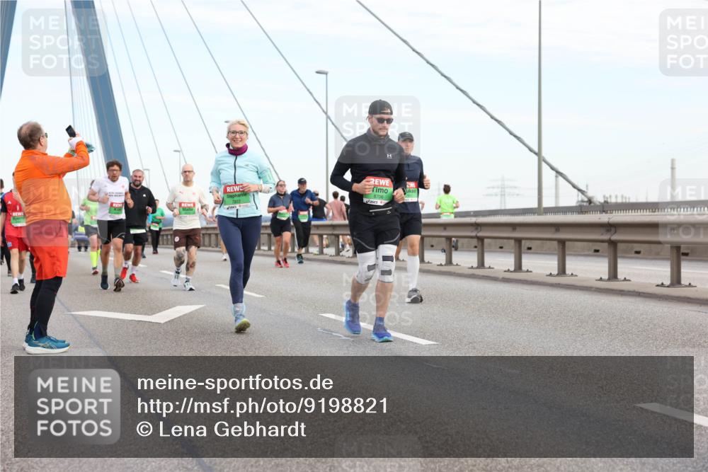 03.10.2025 - Köhlbrandbrückenlauf Lena Gebhardt http://msf.ph/oto/9198821 03.10.2025 15:36:02 Position 1 7922, 8706 meine-sportfotos.de