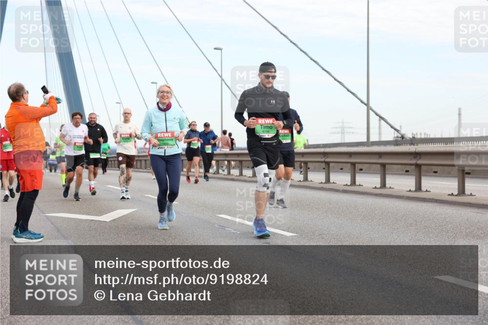 03.10.2025 - Köhlbrandbrückenlauf Lena Gebhardt http://msf.ph/oto/9198824 03.10.2025 15:36:02 Position 1 31, 8706, 7922 meine-sportfotos.de