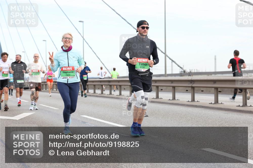 03.10.2025 - Köhlbrandbrückenlauf Lena Gebhardt http://msf.ph/oto/9198825 03.10.2025 15:36:03 Position 1 7922, 8706 meine-sportfotos.de