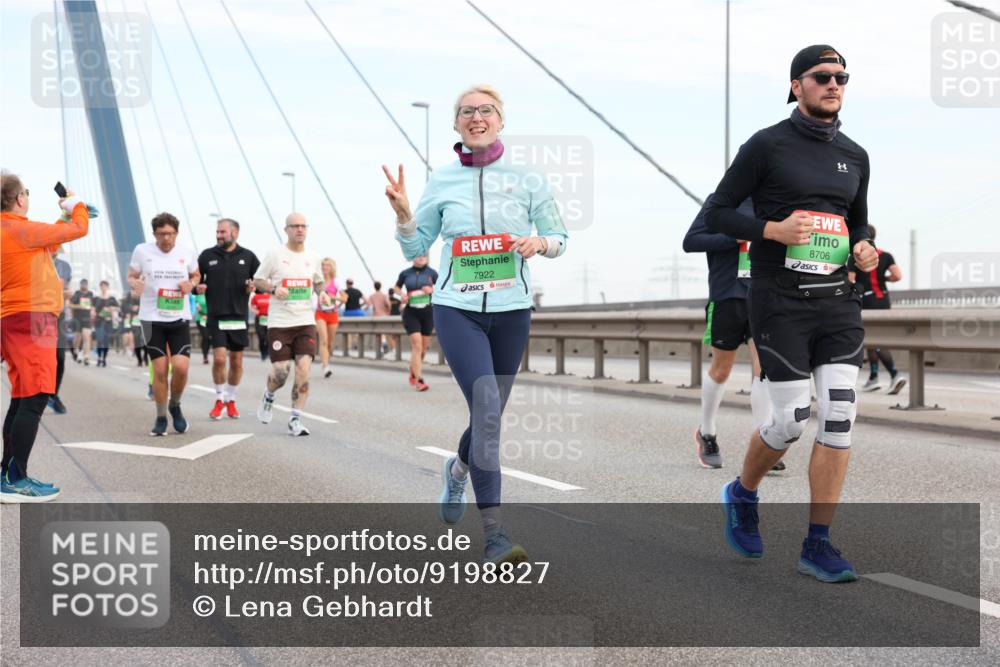 03.10.2025 - Köhlbrandbrückenlauf Lena Gebhardt http://msf.ph/oto/9198827 03.10.2025 15:36:03 Position 1 11, 7922, 8706 meine-sportfotos.de