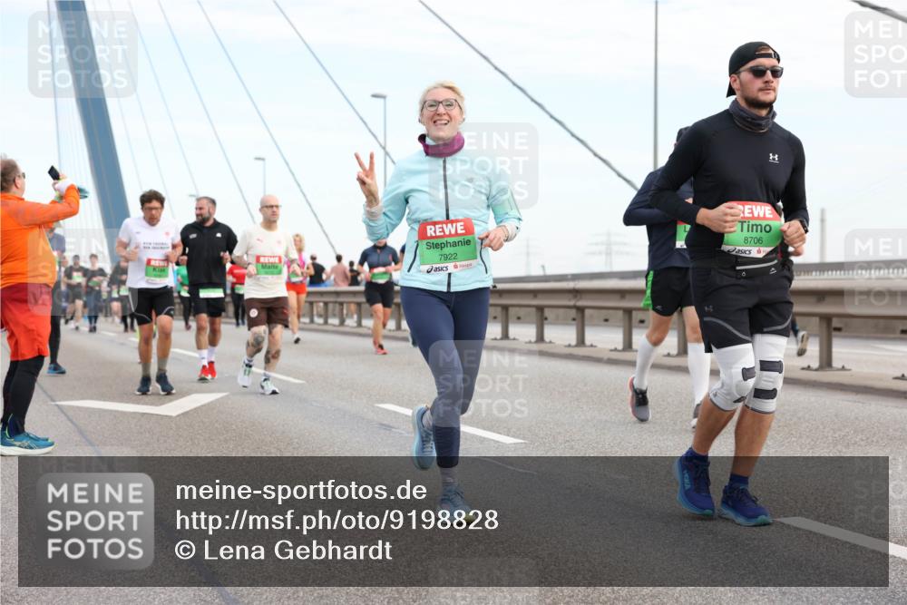 03.10.2025 - Köhlbrandbrückenlauf Lena Gebhardt http://msf.ph/oto/9198828 03.10.2025 15:36:03 Position 1 7922, 8706 meine-sportfotos.de