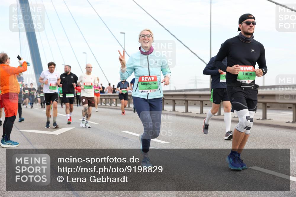 03.10.2025 - Köhlbrandbrückenlauf Lena Gebhardt http://msf.ph/oto/9198829 03.10.2025 15:36:04 Position 1 7922, 8706 meine-sportfotos.de