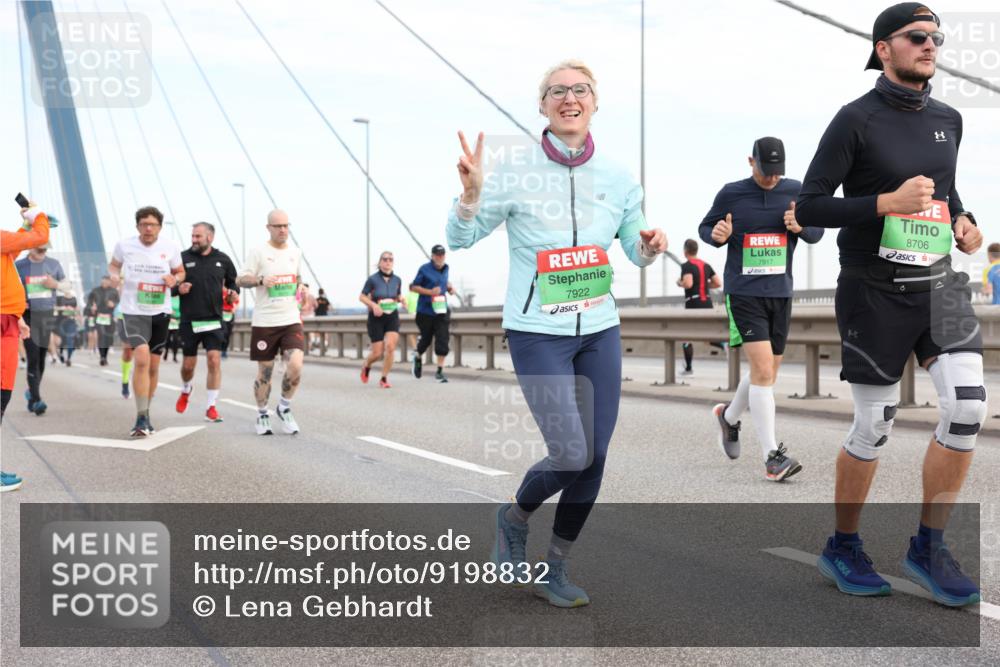 03.10.2025 - Köhlbrandbrückenlauf Lena Gebhardt http://msf.ph/oto/9198832 03.10.2025 15:36:04 Position 1 7922, 7917, 8706 meine-sportfotos.de