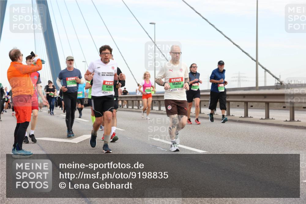 03.10.2025 - Köhlbrandbrückenlauf Lena Gebhardt http://msf.ph/oto/9198835 03.10.2025 15:36:05 Position 1 8280, 8272 meine-sportfotos.de
