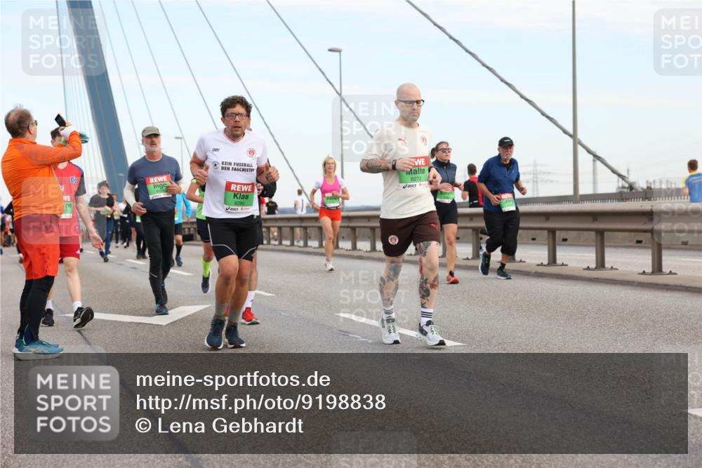 03.10.2025 - Köhlbrandbrückenlauf Lena Gebhardt http://msf.ph/oto/9198838 03.10.2025 15:36:05 Position 1 8280, 8272 meine-sportfotos.de