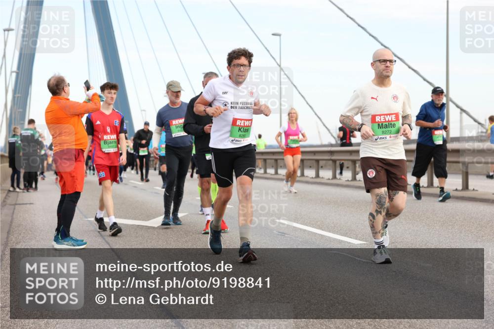 03.10.2025 - Köhlbrandbrückenlauf Lena Gebhardt http://msf.ph/oto/9198841 03.10.2025 15:36:06 Position 1 8497, 8280, 8272 meine-sportfotos.de