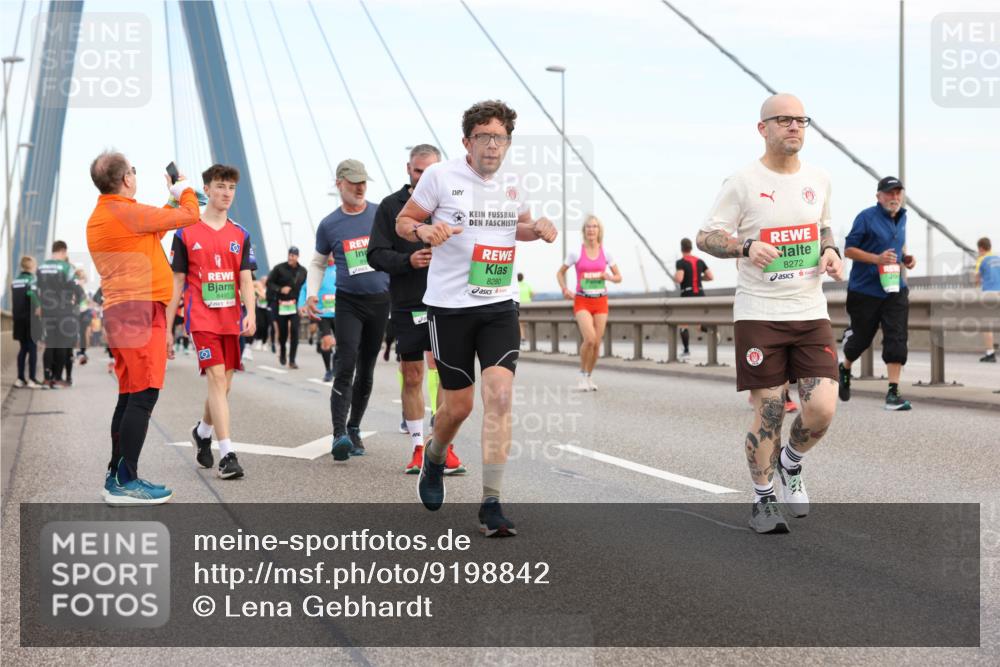 03.10.2025 - Köhlbrandbrückenlauf Lena Gebhardt http://msf.ph/oto/9198842 03.10.2025 15:36:06 Position 1 8497, 8280, 8272 meine-sportfotos.de